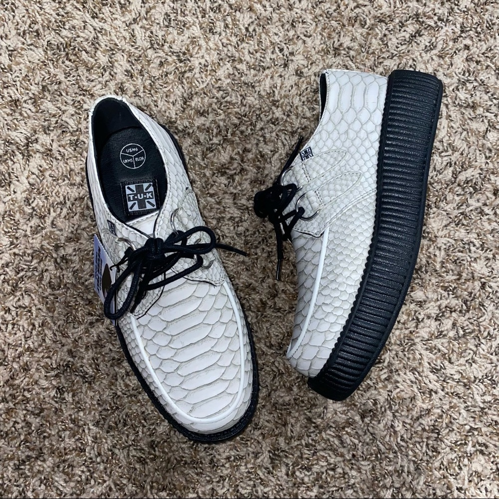 Tuk Shoes
